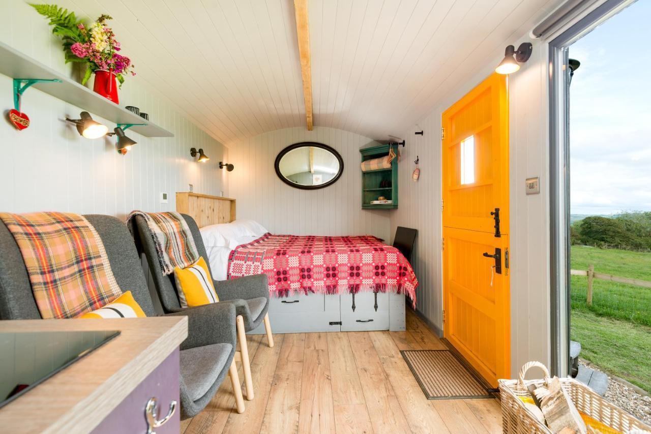 The Big Cwtch Shepherd'S Hut Kidwelly Extérieur photo