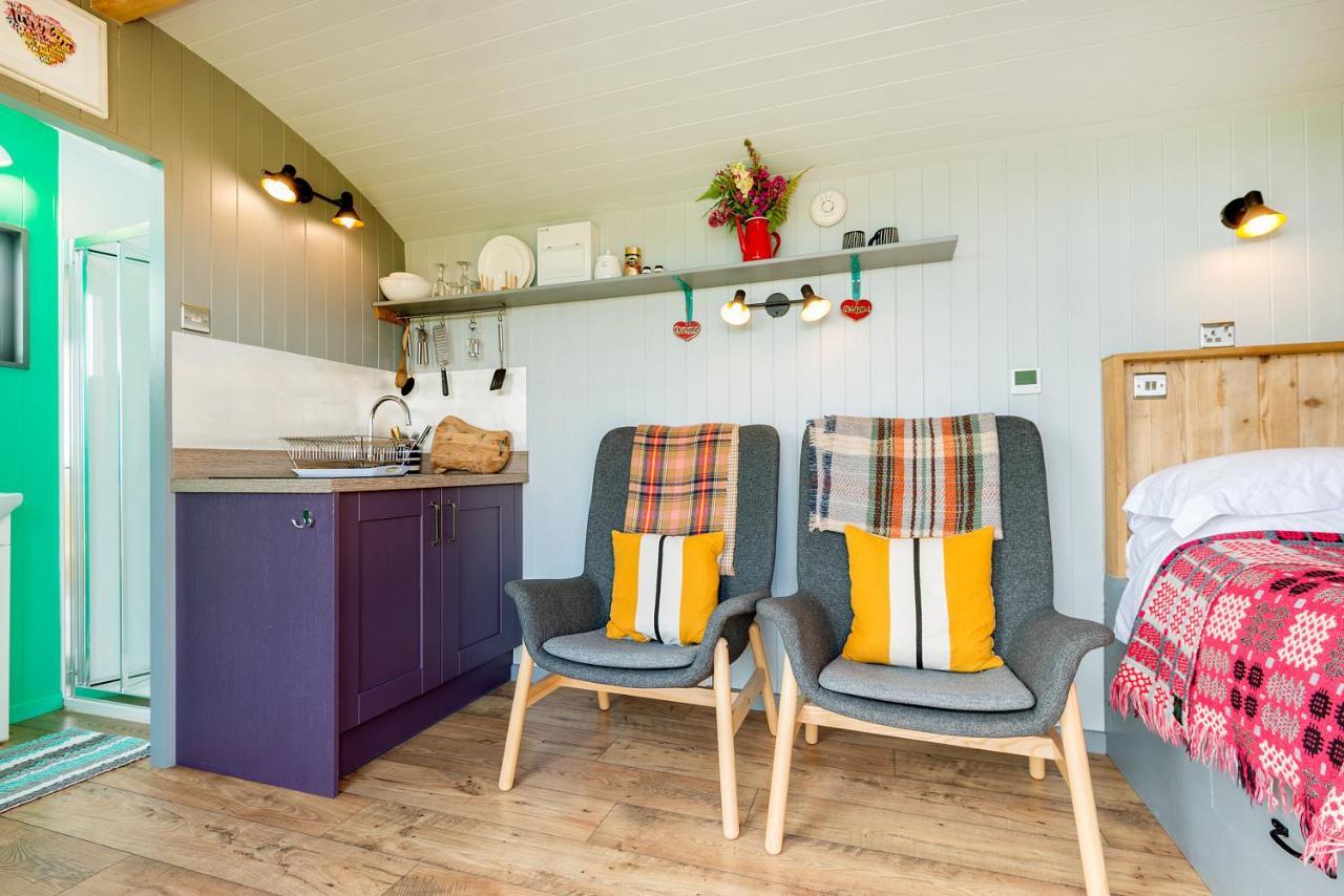 The Big Cwtch Shepherd'S Hut Kidwelly Extérieur photo