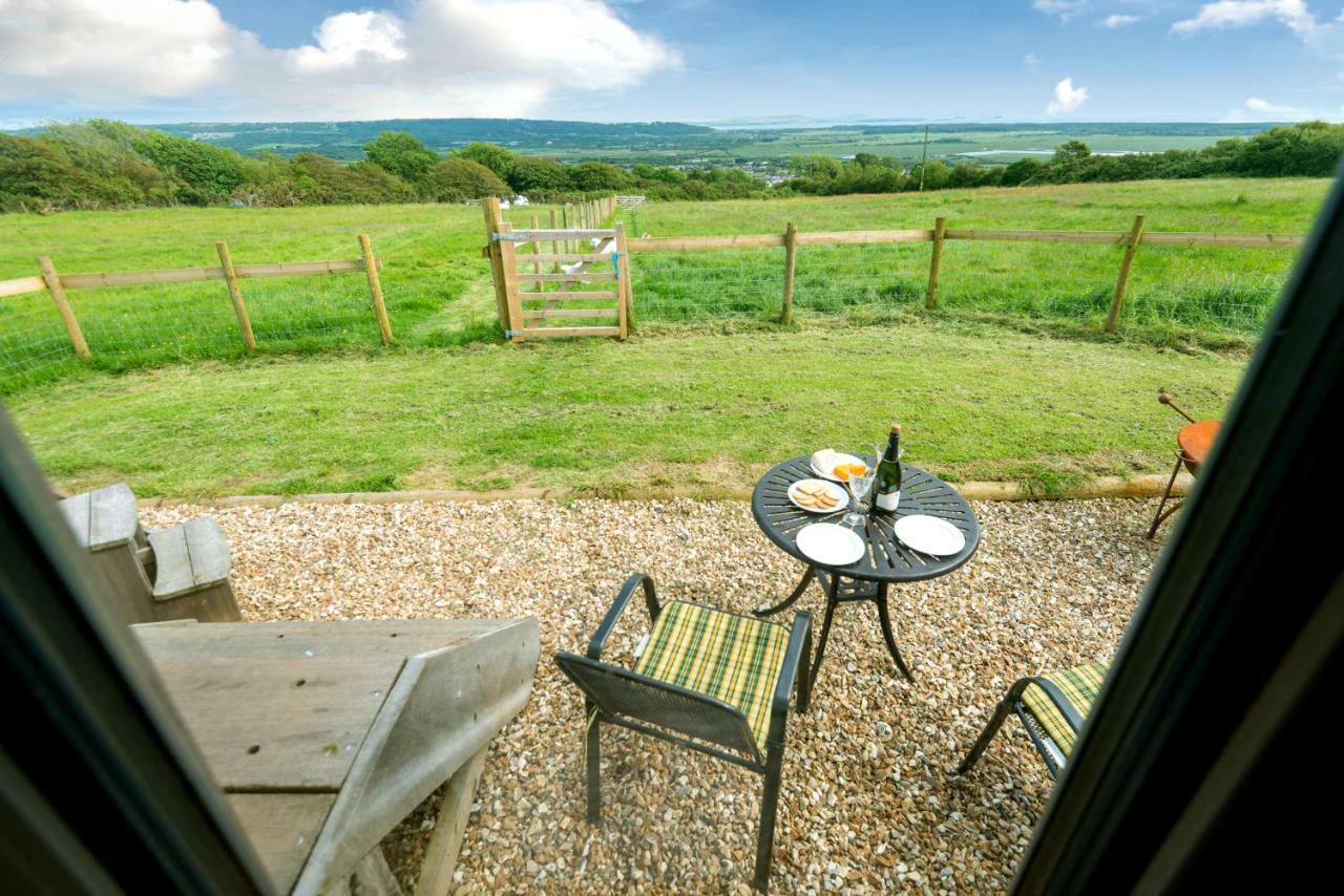 The Big Cwtch Shepherd'S Hut Kidwelly Extérieur photo
