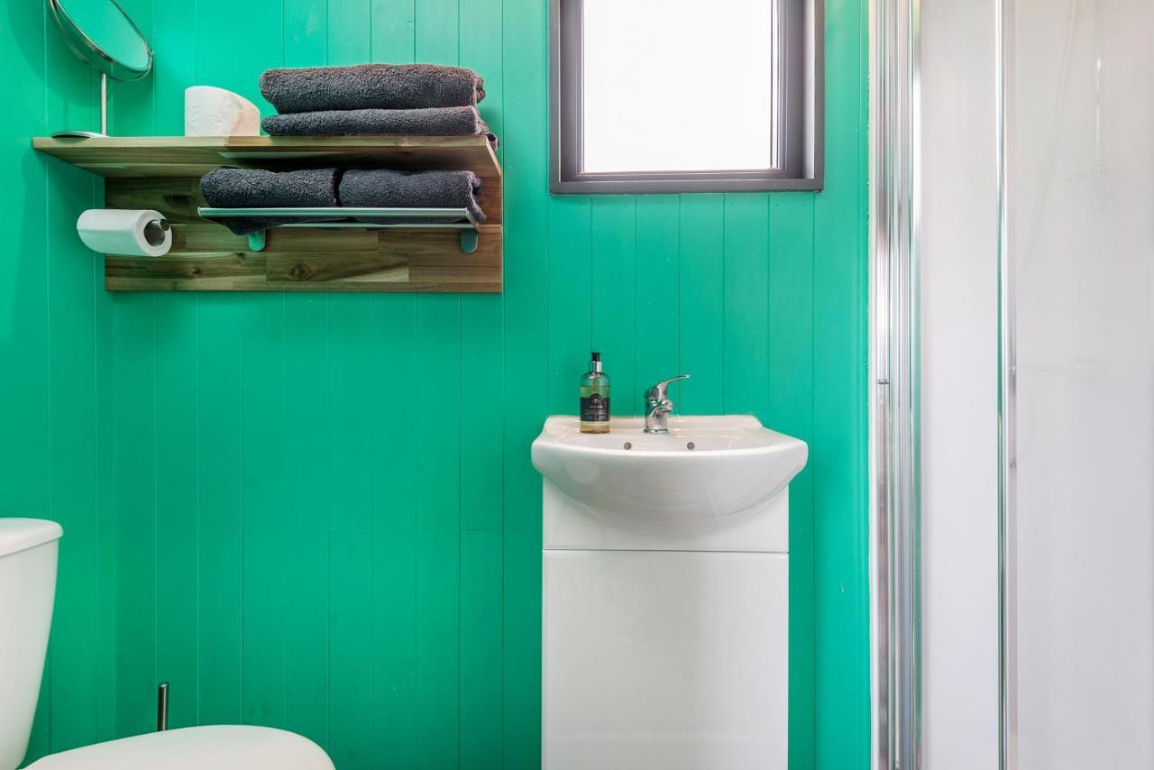 The Big Cwtch Shepherd'S Hut Kidwelly Extérieur photo