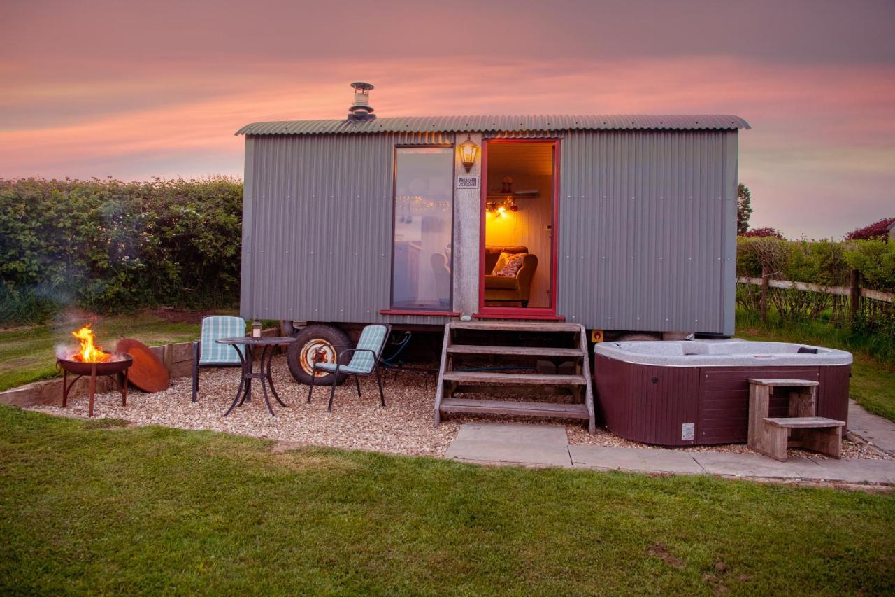 The Big Cwtch Shepherd'S Hut Kidwelly Extérieur photo